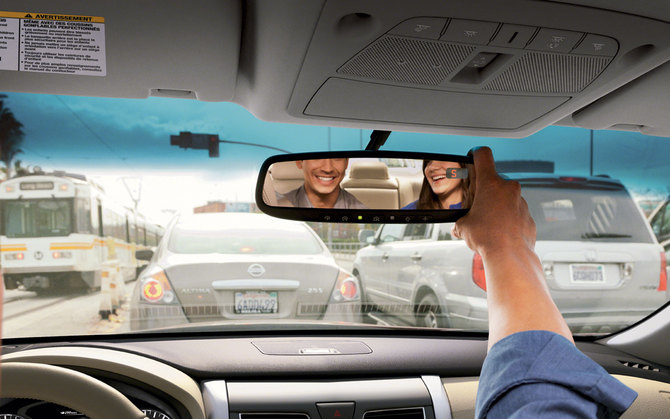 2013-Nissan-Altima-rear-view-mirror.jpg